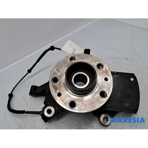 Renault - Trafic - Knuckle, front left