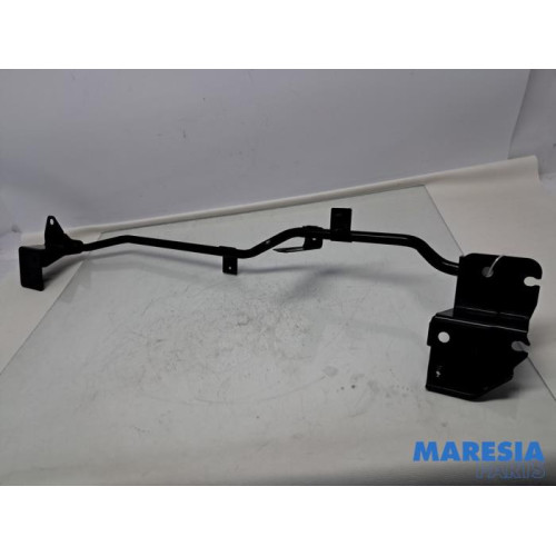 Renault - Trafic - Radiatorbalken