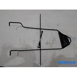 Opel - Vivaro - Aufhängemechanik Reserverad