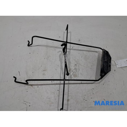 Opel - Vivaro - Aufhängemechanik Reserverad