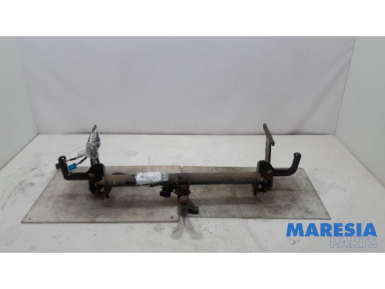 Opel - Vivaro - Crochet d'attelage