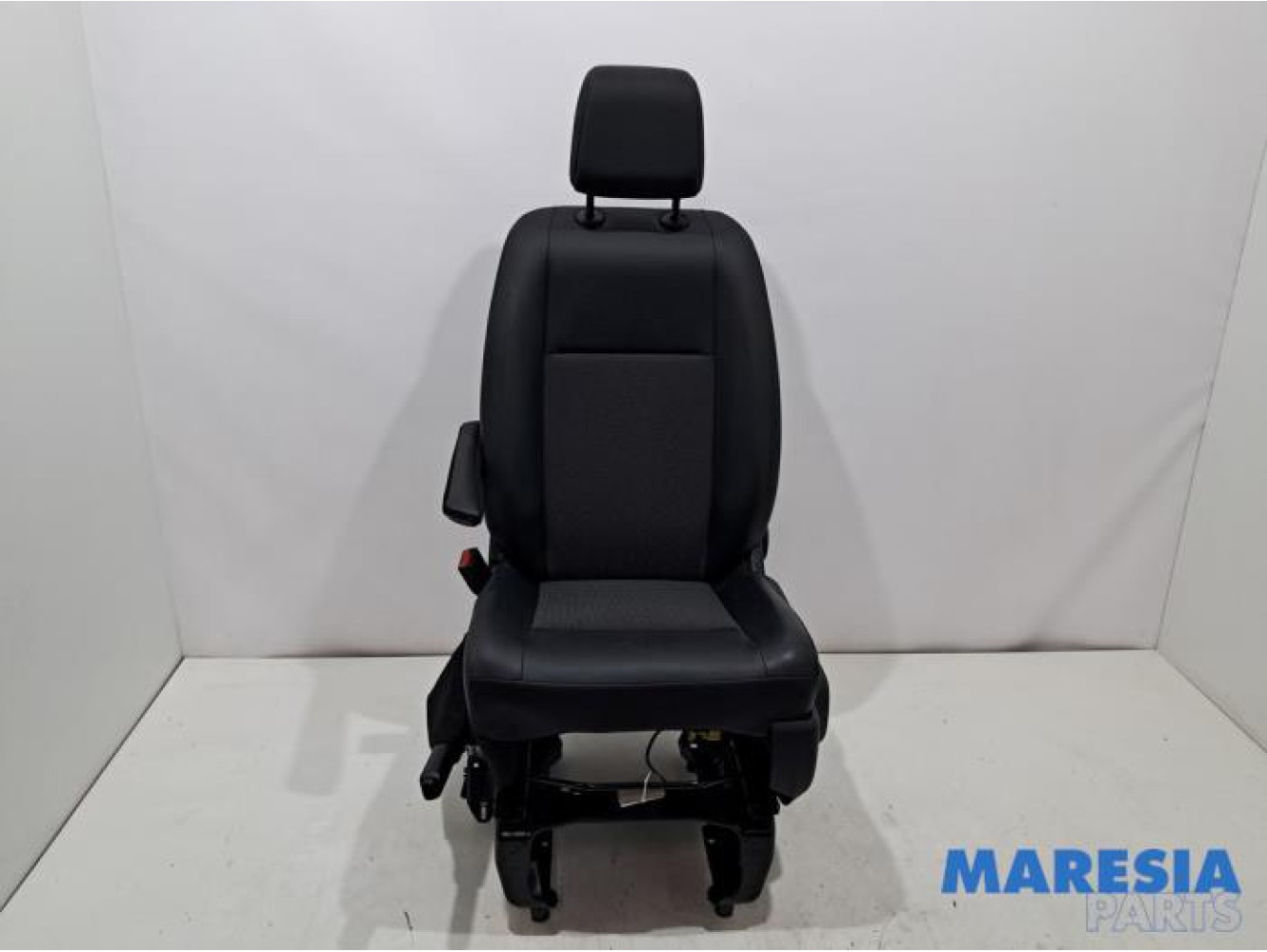 Opel - Vivaro - Seat, left