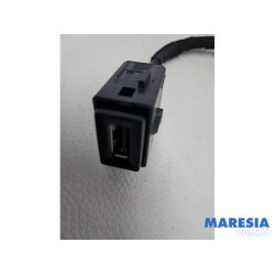 Citroen - C4 Grand Picasso - AUX / USB-Anschluss