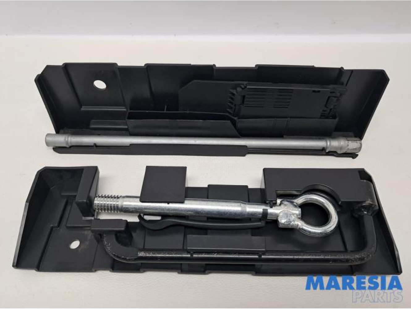 Citroen - C4 Grand Picasso - Abschleppöse vorne