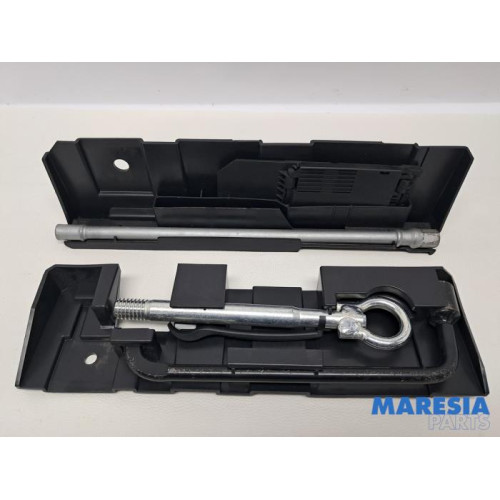 Citroen - C4 Grand Picasso - Abschleppöse vorne