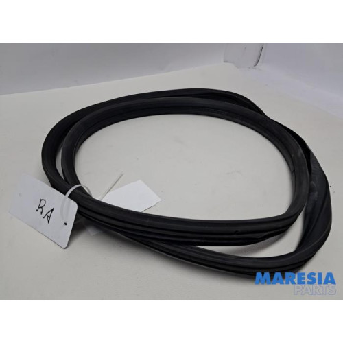 Peugeot - 107 - Portierrubber 4Deurs rechts-achter