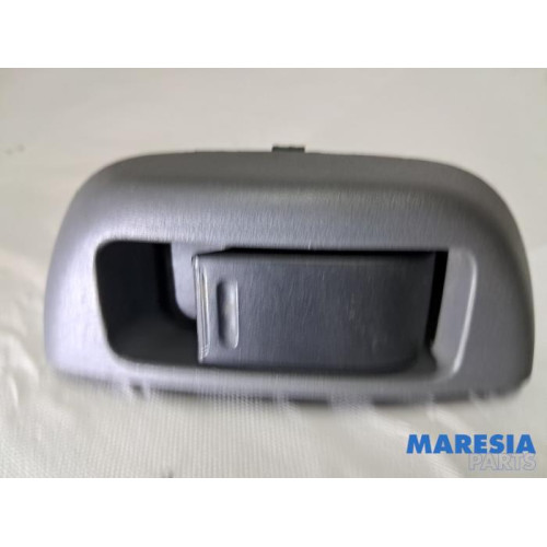 Peugeot - 107 - Commutateur vitre électrique