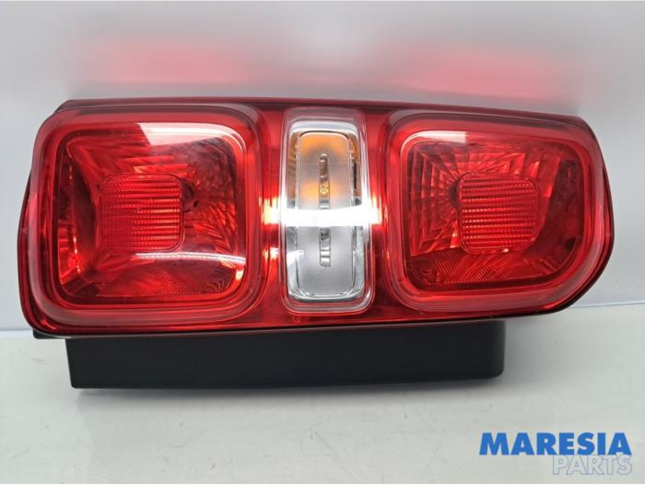 Opel - Vivaro - Rücklicht links