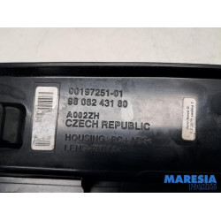 Opel - Vivaro - Rücklicht links