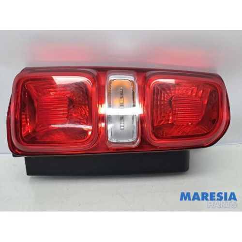 Opel - Vivaro - Rücklicht links