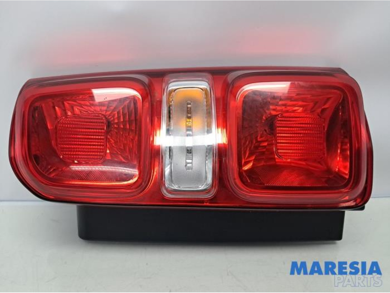 Opel - Vivaro - Rücklicht rechts