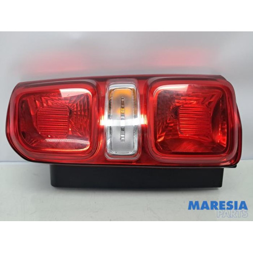 Opel - Vivaro - Rücklicht rechts