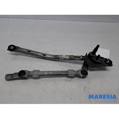 Peugeot - 107 - Wiper mechanism