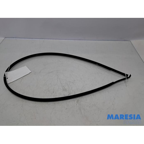 Peugeot - 107 - Joint caoutchouc toit gauche