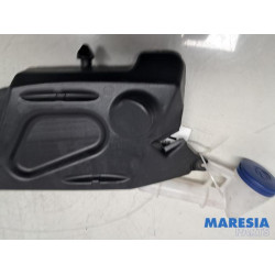 Citroen - C4 Grand Picasso - Front windscreen washer reservoir