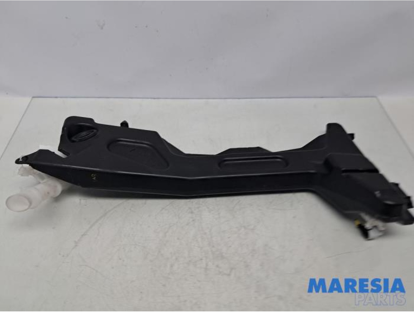 Citroen - C4 Grand Picasso - Front windscreen washer reservoir