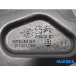 Citroen - C4 Grand Picasso - Front windscreen washer reservoir