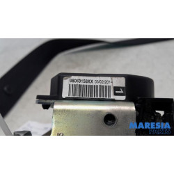 Peugeot - 208 - Front seatbelt, left