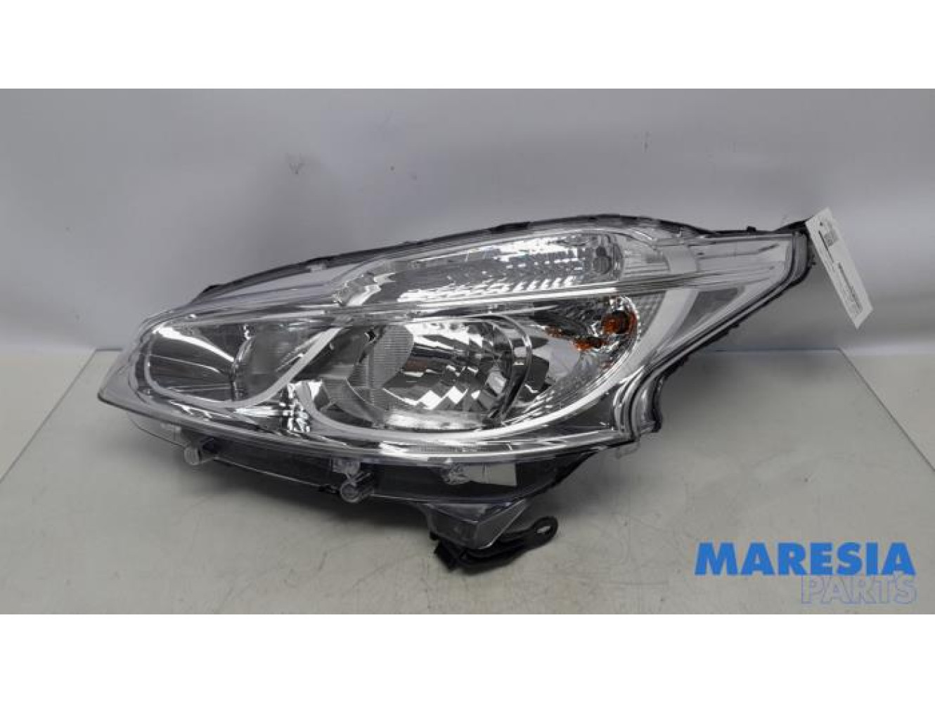 Peugeot - 208 - Headlight, left