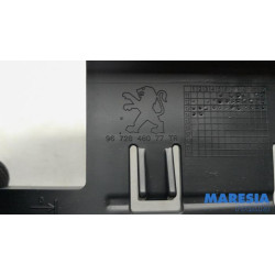 Peugeot - 208 - Multi-media control unit