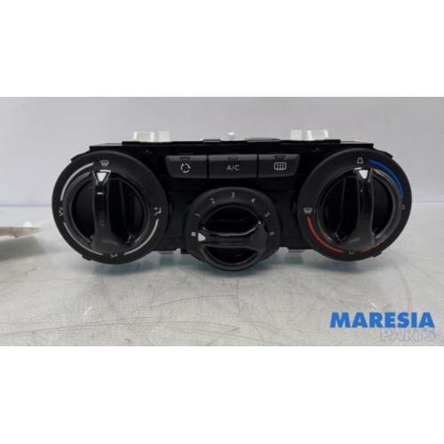 Peugeot - 208 - Panneau de commandes chauffage