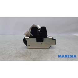 Peugeot - 208 - Tailgate lock mechanism