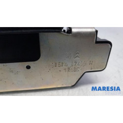 Peugeot - 208 - Tailgate lock mechanism