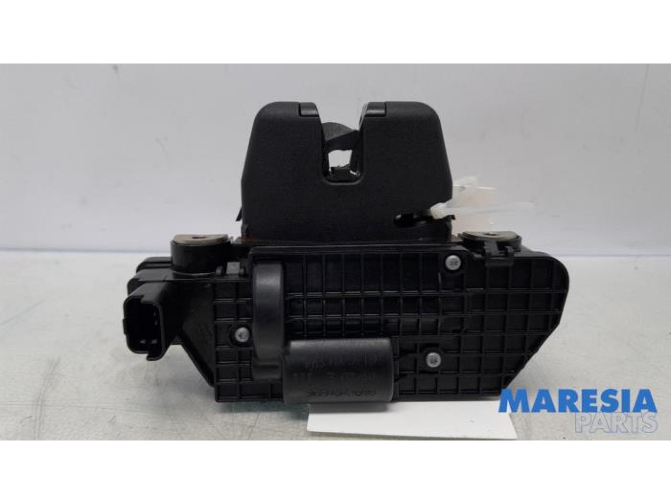 Peugeot - 208 - Tailgate lock mechanism