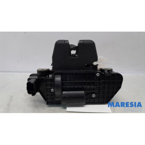 Peugeot - 208 - Tailgate lock mechanism