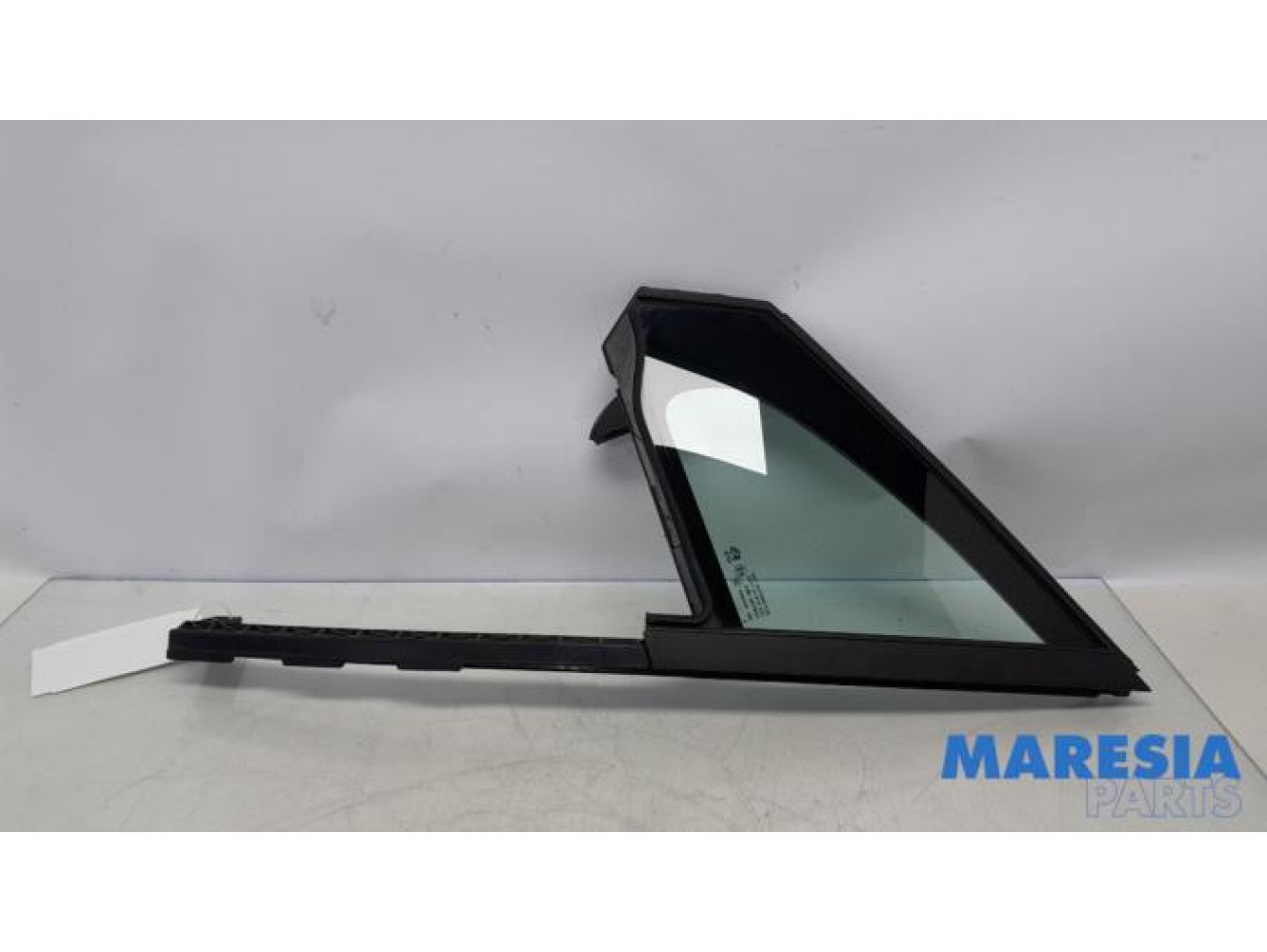 Peugeot - 208 - Quarter light, front left