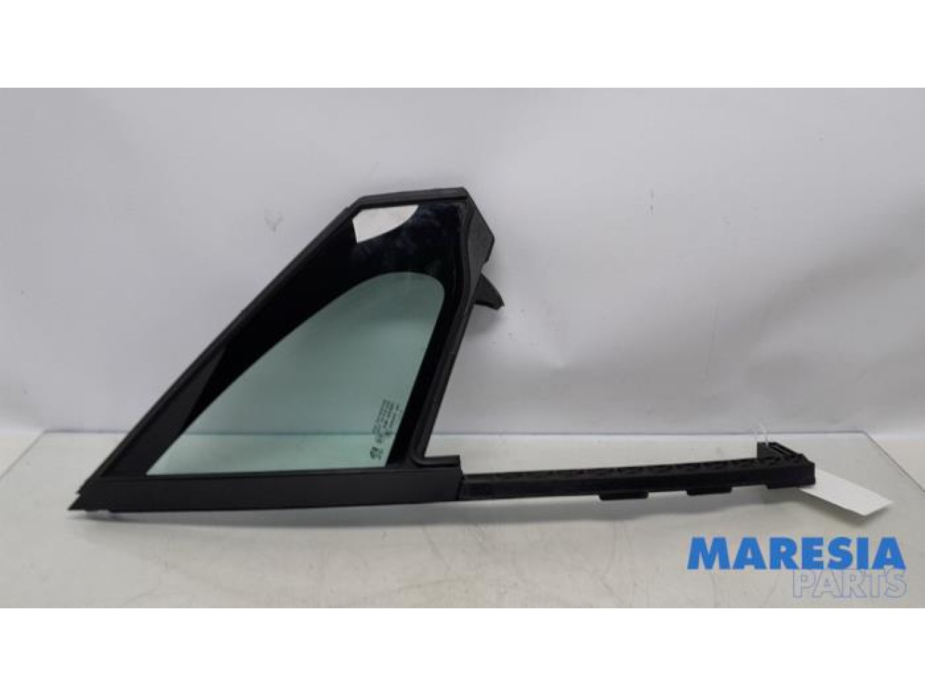 Peugeot - 208 - Quarter light, front right