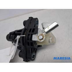 Peugeot - 108 - Tailgate lock mechanism