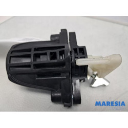 Peugeot - 108 - Tailgate lock mechanism