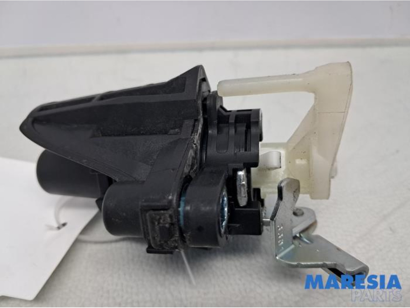 Peugeot - 108 - Tailgate lock mechanism