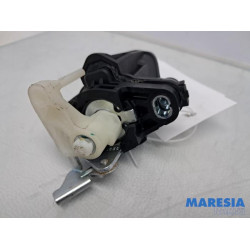 Peugeot - 108 - Tailgate lock mechanism