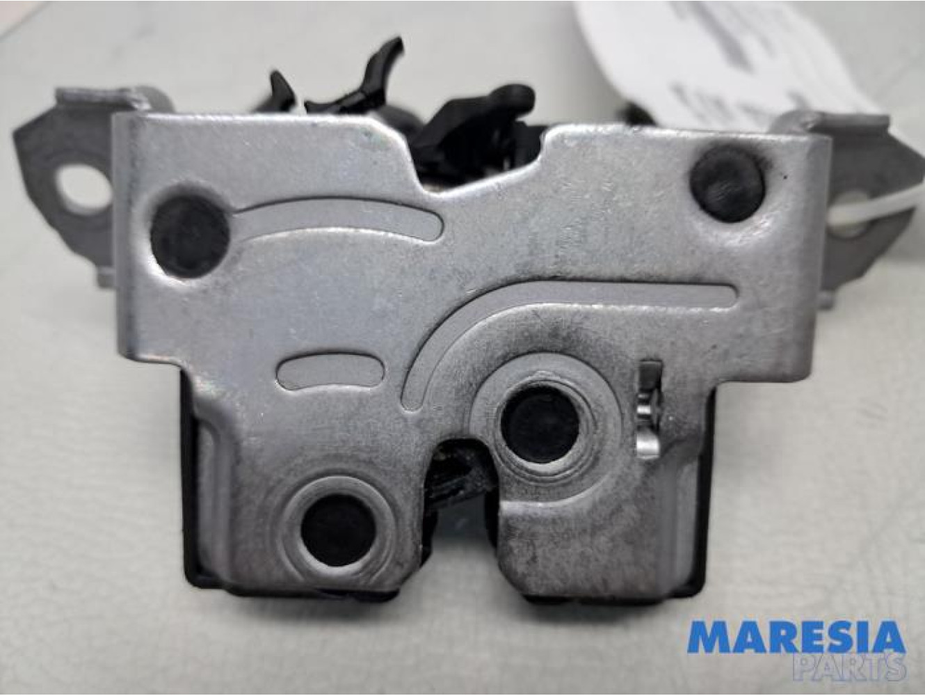 Peugeot - 108 - Tailgate lock mechanism