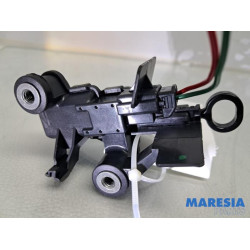 Peugeot - 108 - Tailgate lock mechanism