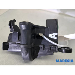 Peugeot - 108 - Tailgate lock mechanism
