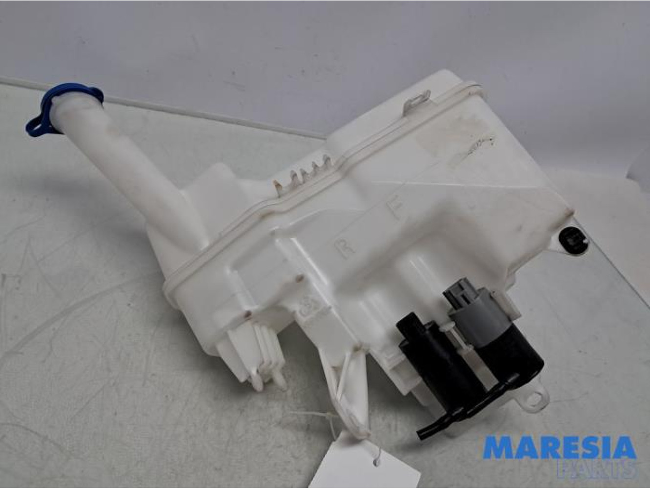 Peugeot - 108 - Front windscreen washer reservoir