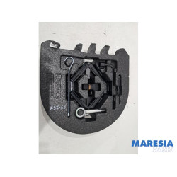 Opel - Karl - Krikset + reservewiel