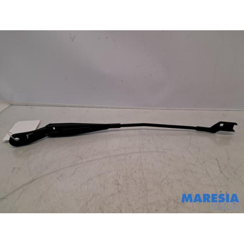 Peugeot - 208 - Front wiper arm
