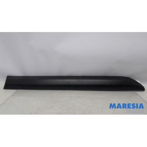 Opel - Vivaro - Decorative strip