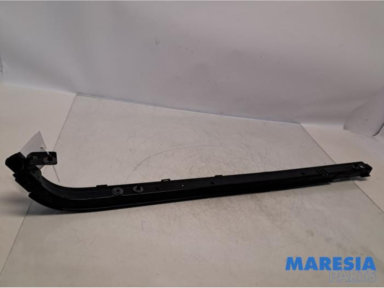 Opel - Vivaro - Schuifdeur Rail rechts