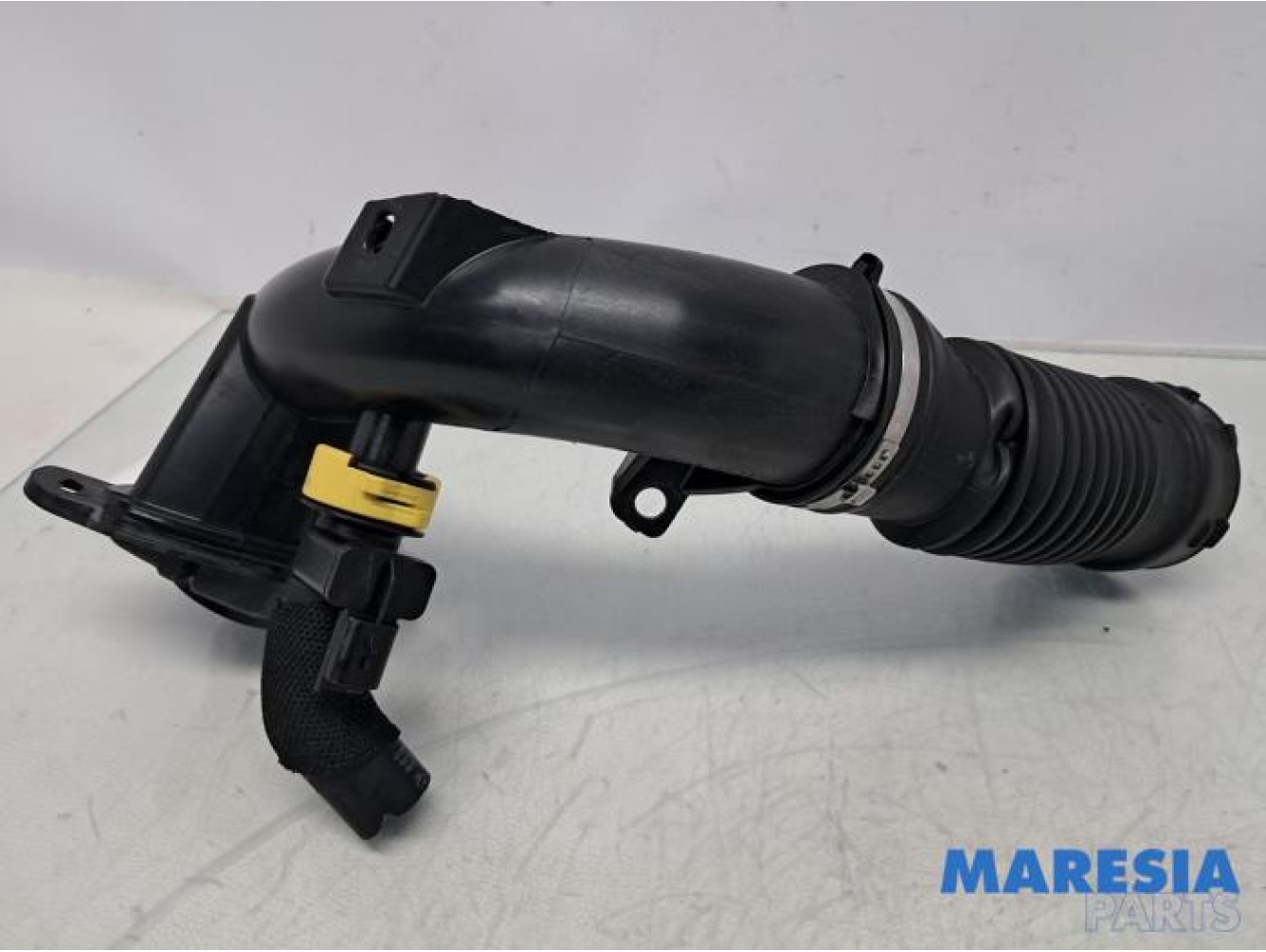 Opel - Vivaro - Ansaugschlauch Luft