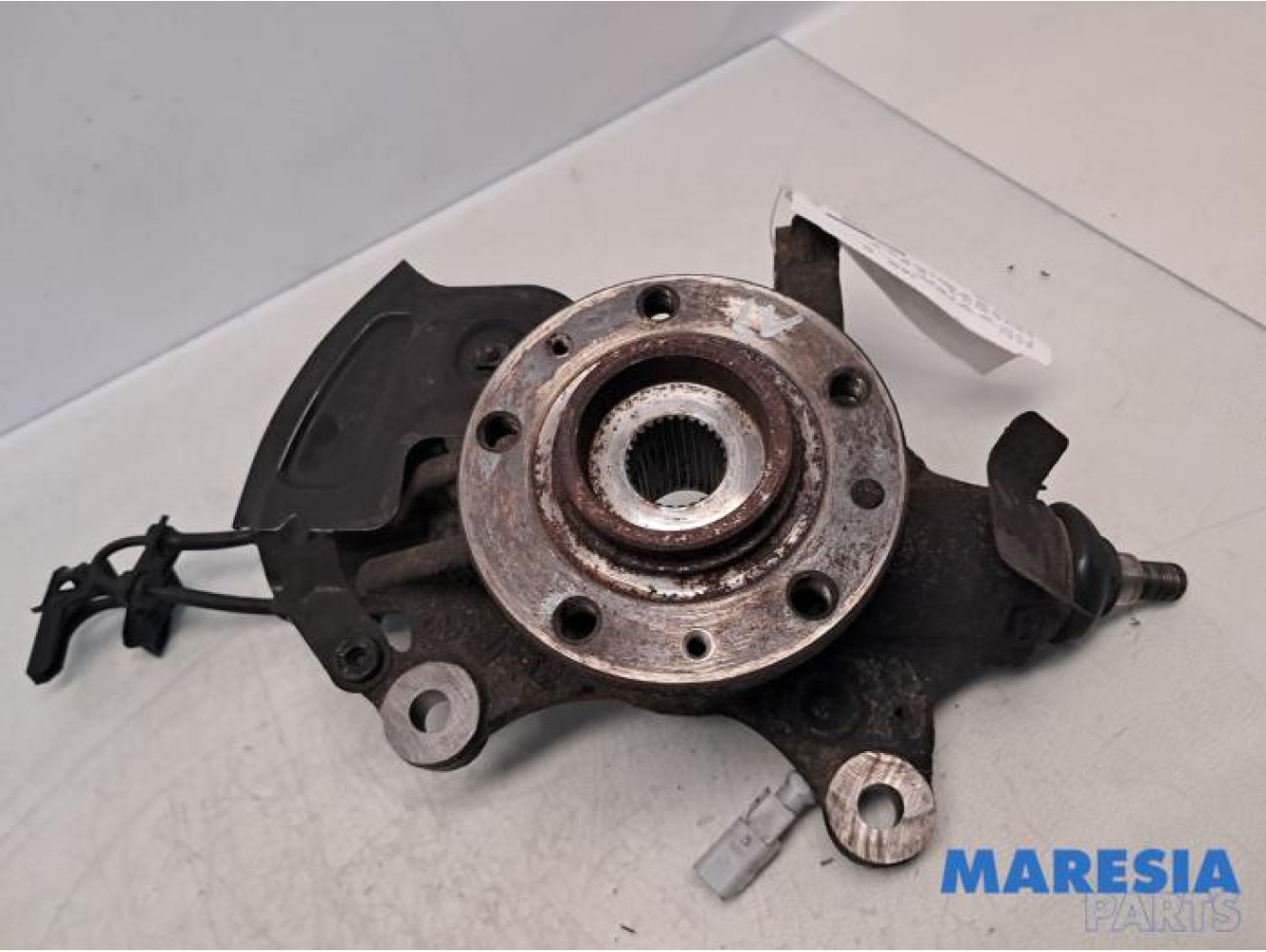 Opel - Vivaro - Achsschenkel links vorne