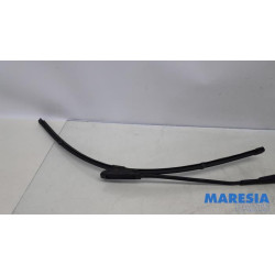 Opel - Vivaro - Scheibenwischerarm vorne