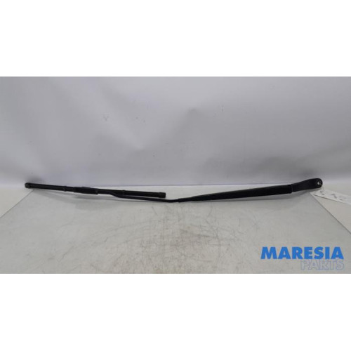 Opel - Vivaro - Scheibenwischerarm vorne