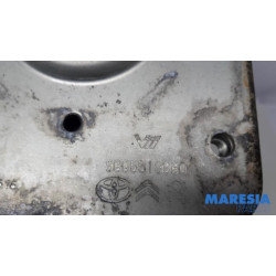 Opel - Vivaro - Stoßdämpferstrebe links vorne