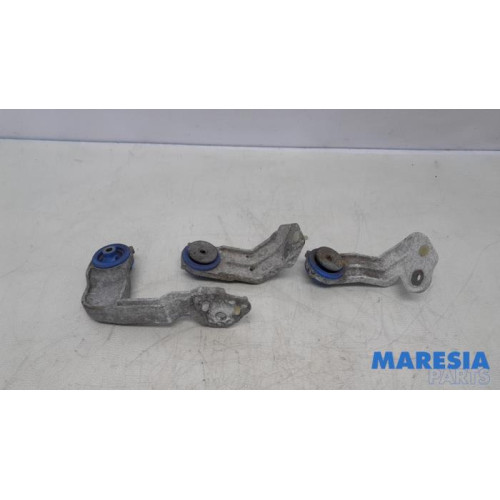 Opel - Vivaro - Stütze (sonstige)