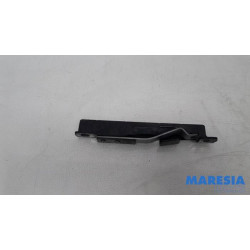 Opel - Vivaro - Schiebetürrolle rechts